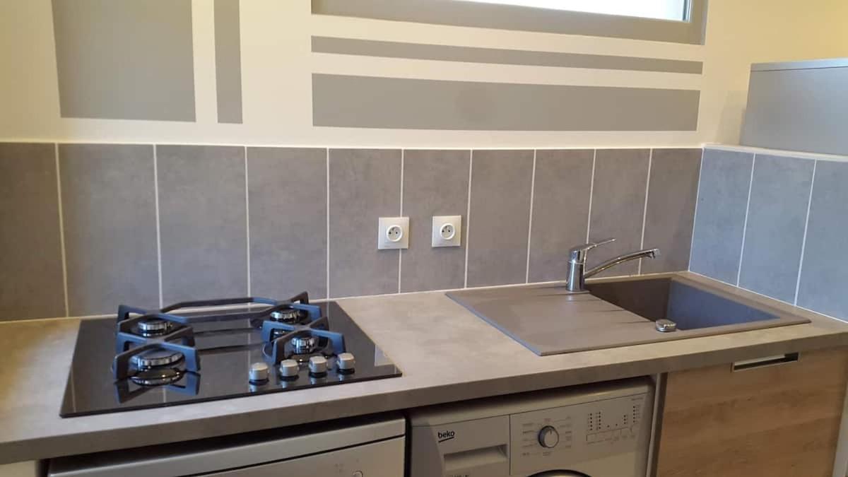 Studio climatisé avec terrasse et Wi FI . Appartamento Saint-Marcel-lès-Valence Esterno foto